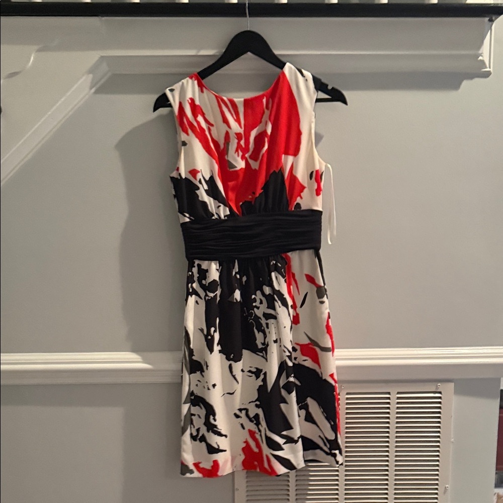 Chic Red and Black Patterned Midi Dress
